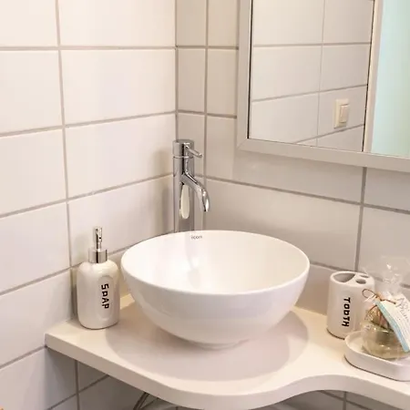 The Captain's Bridge Apartment *