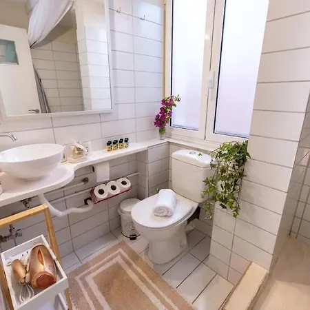 The Captain's Bridge Apartment Gaios