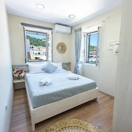 The Captain's Bridge Apartament *