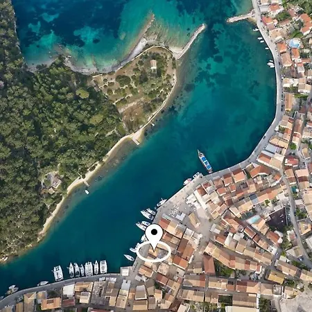 The Captain's Bridge Gaios