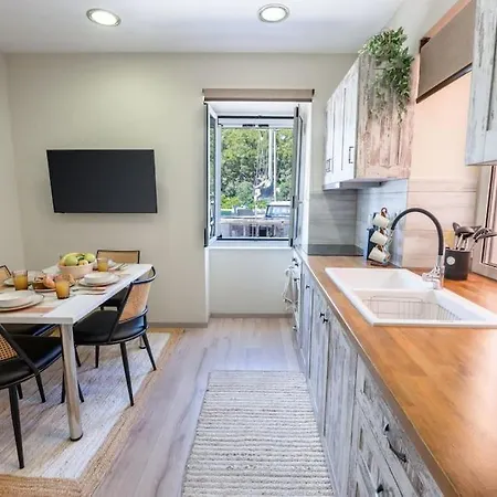 The Captain's Bridge Apartament Gaios